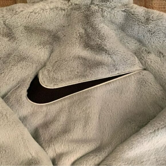 Nike womens size XS oversized faux fur full zip jacket -NWT - Picture 12 of 12